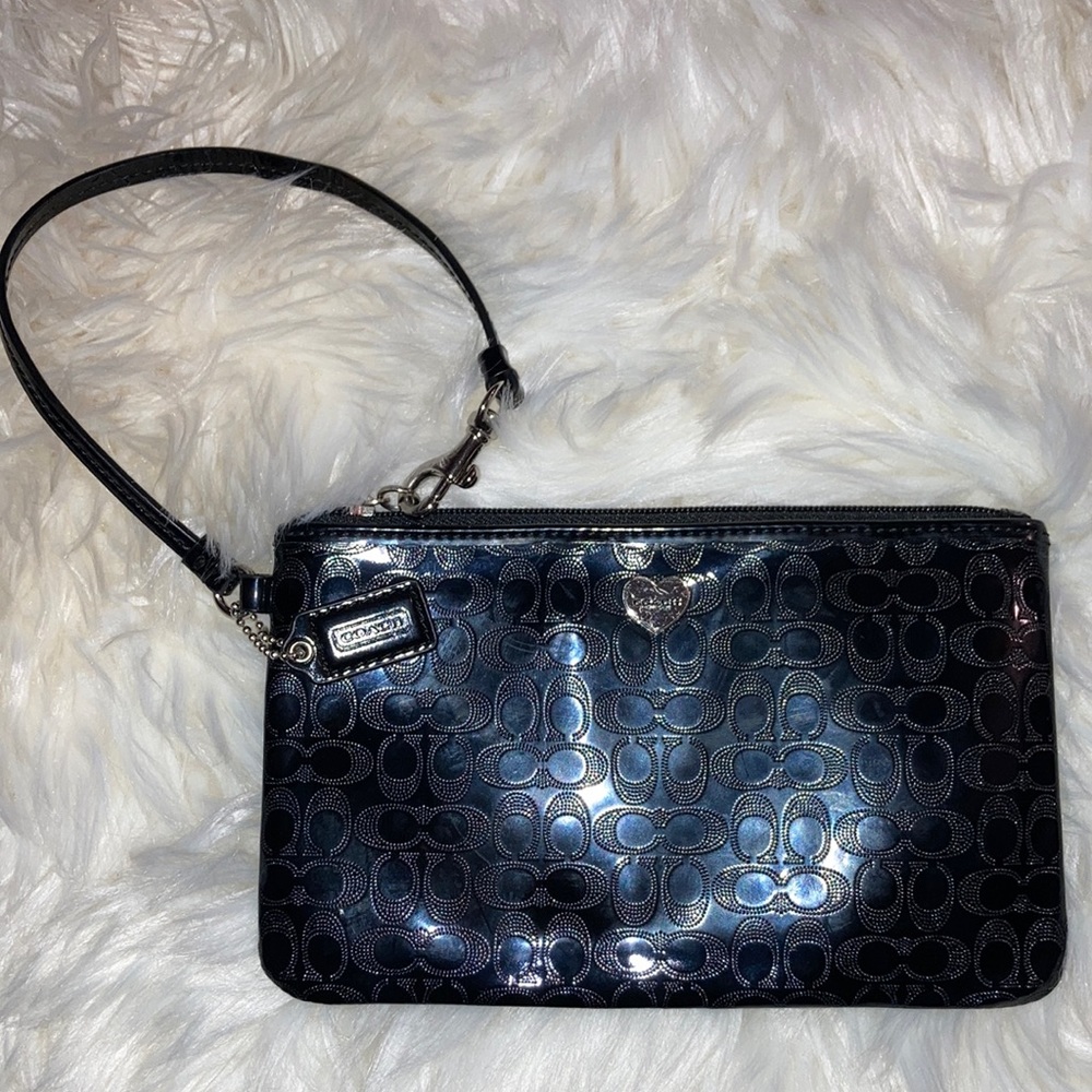 COACH NEW YORK blk wristlet, blk patent leather, 1 inside pocket $29 - Picture 2 of 8
